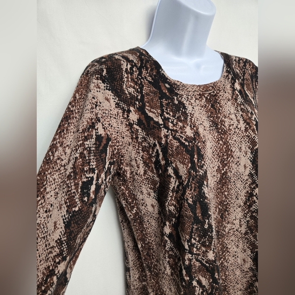 Boston Proper S Stretch Knit Pullover Sweater Long Sleeve Animal Print Vent Slit - Picture 2 of 8